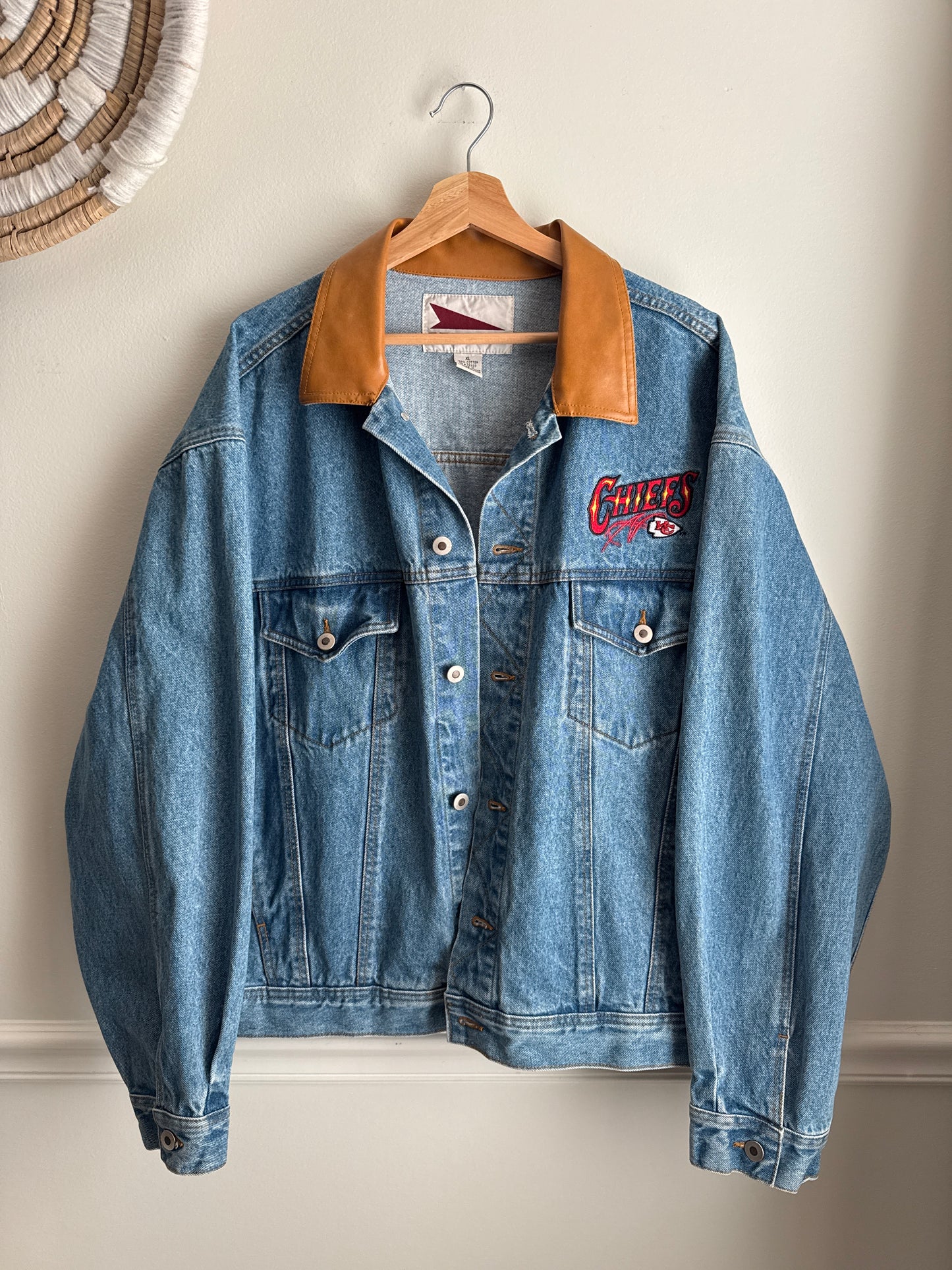 DENIM JACKET (XL)