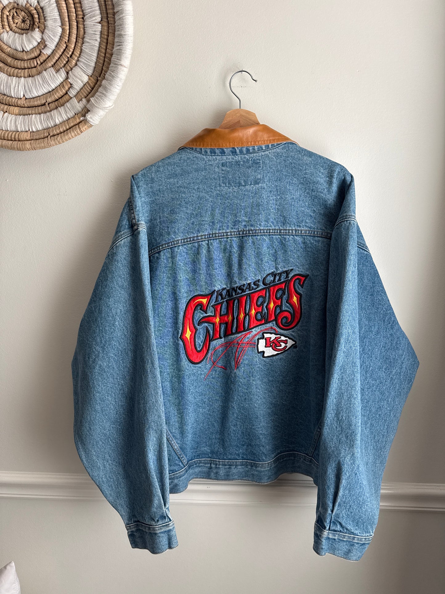 DENIM JACKET (XL)