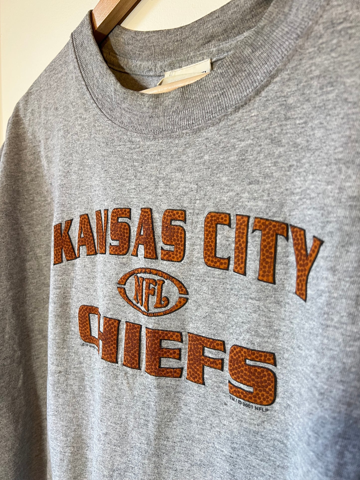 2001 CHIEFS TEE