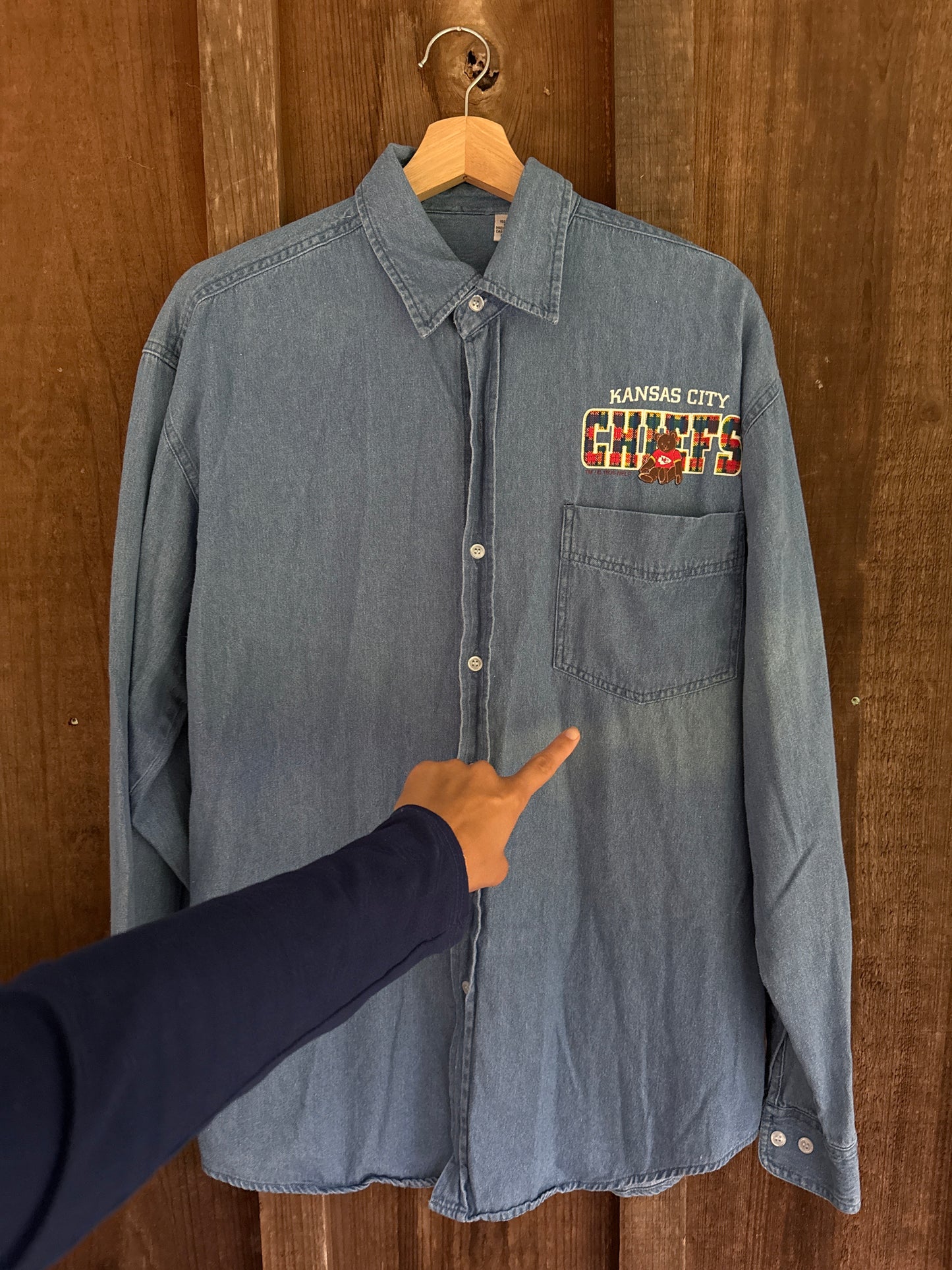 DENIM BUTTOM UP (M)