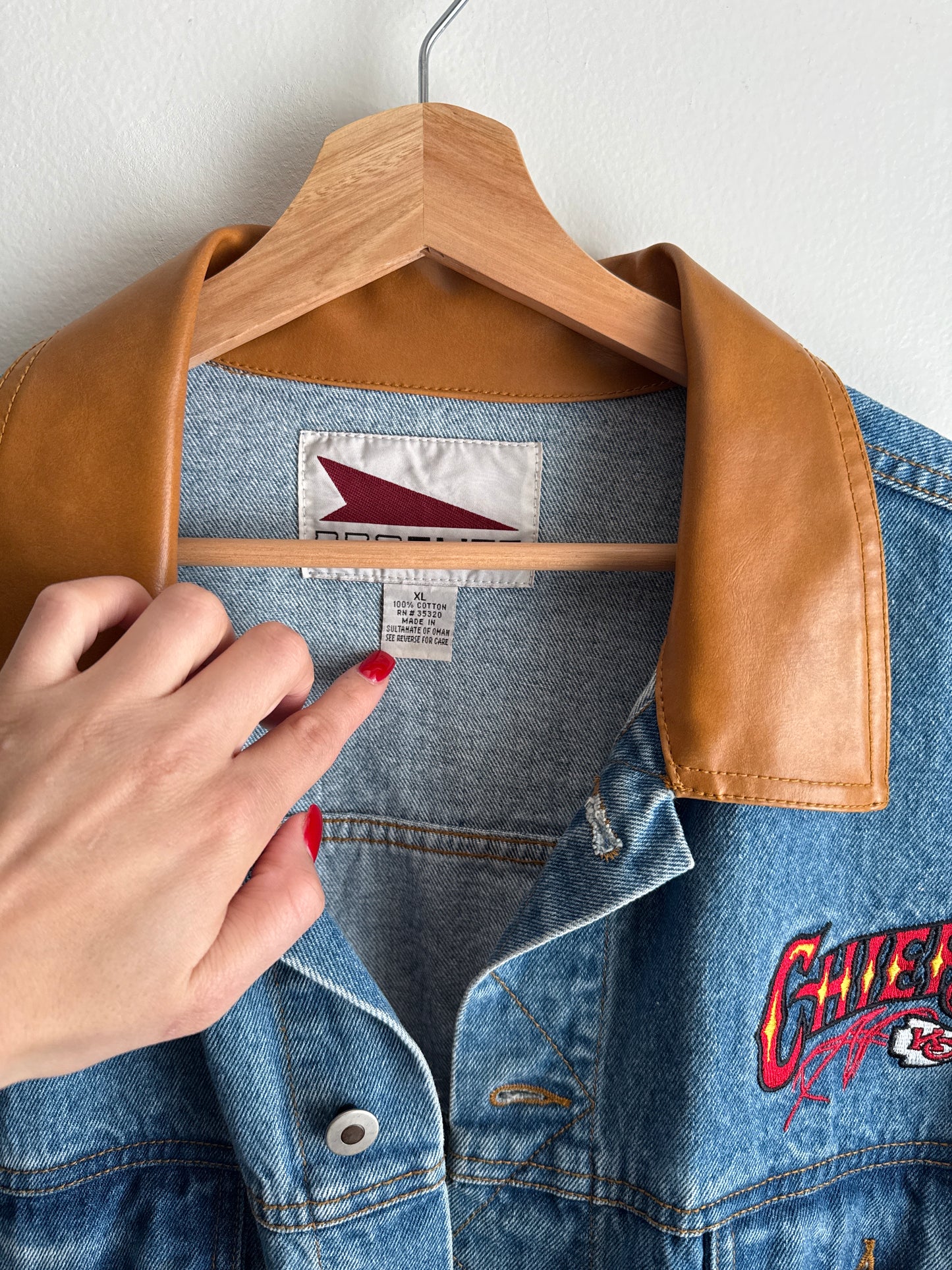 DENIM JACKET (XL)
