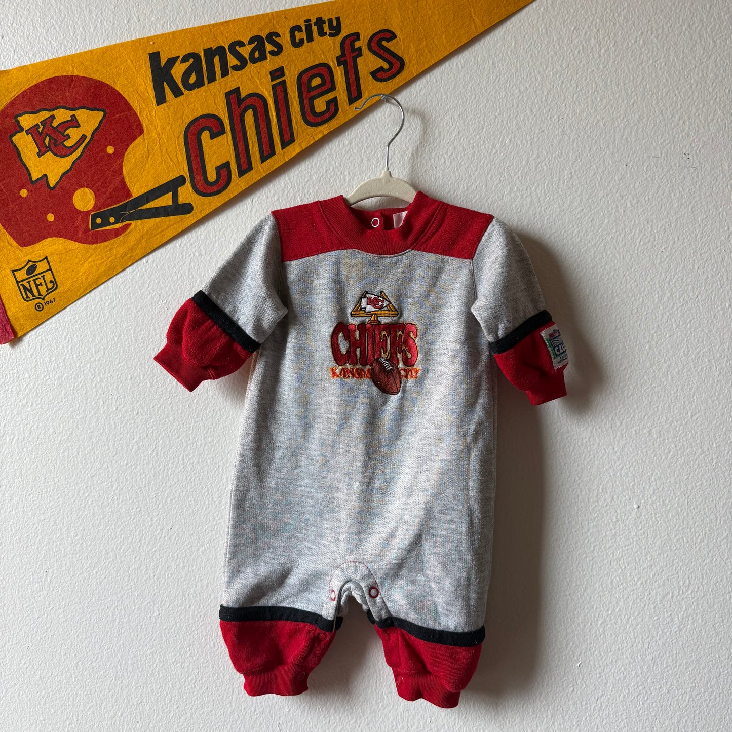 90’s ONESIE (6-9m)