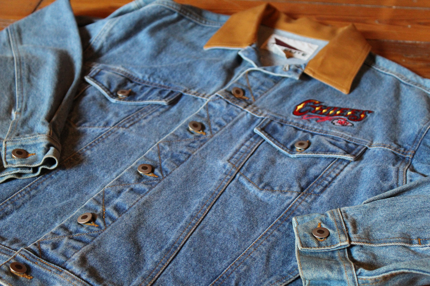 VINTAGE DENIM JACKET